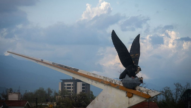 imagen El granizo destrozó la cabeza del icónico cóndor en el Acceso Este