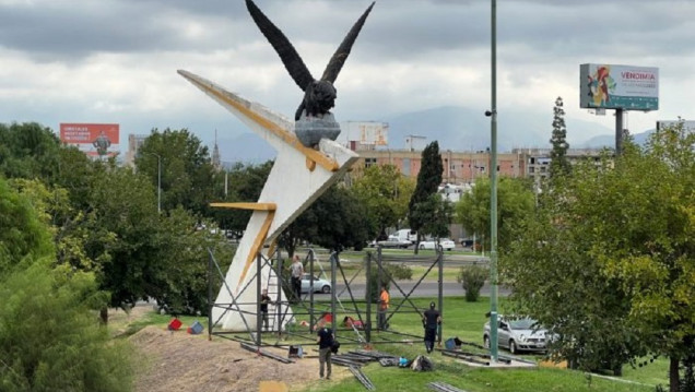 imagen Monumento del Cóndor: tras la reconstitución de su cabeza, empezaron los trabajos para instalarla