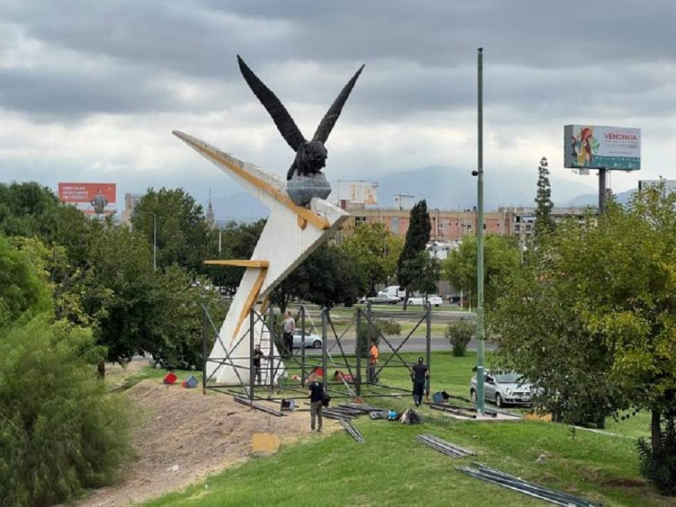 imagen Monumento del Cóndor: tras la reconstitución de su cabeza, empezaron los trabajos para instalarla