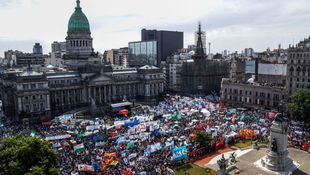 imagen Gremios antirreformas, senadores prorreformas