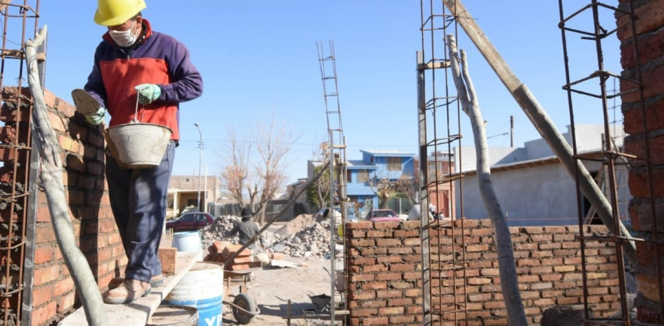 imagen La construcción y la actividad industrial siguen en caída