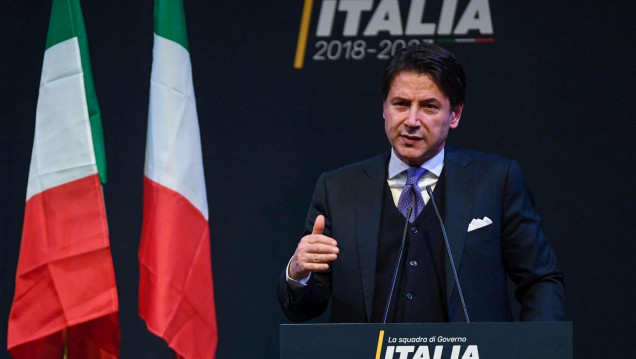 imagen Fumata blanca en Italia