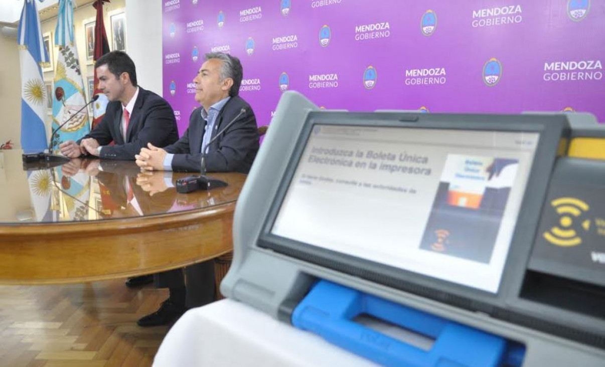 imagen Urtubey "vendió" el sistema de boleta única electrónica