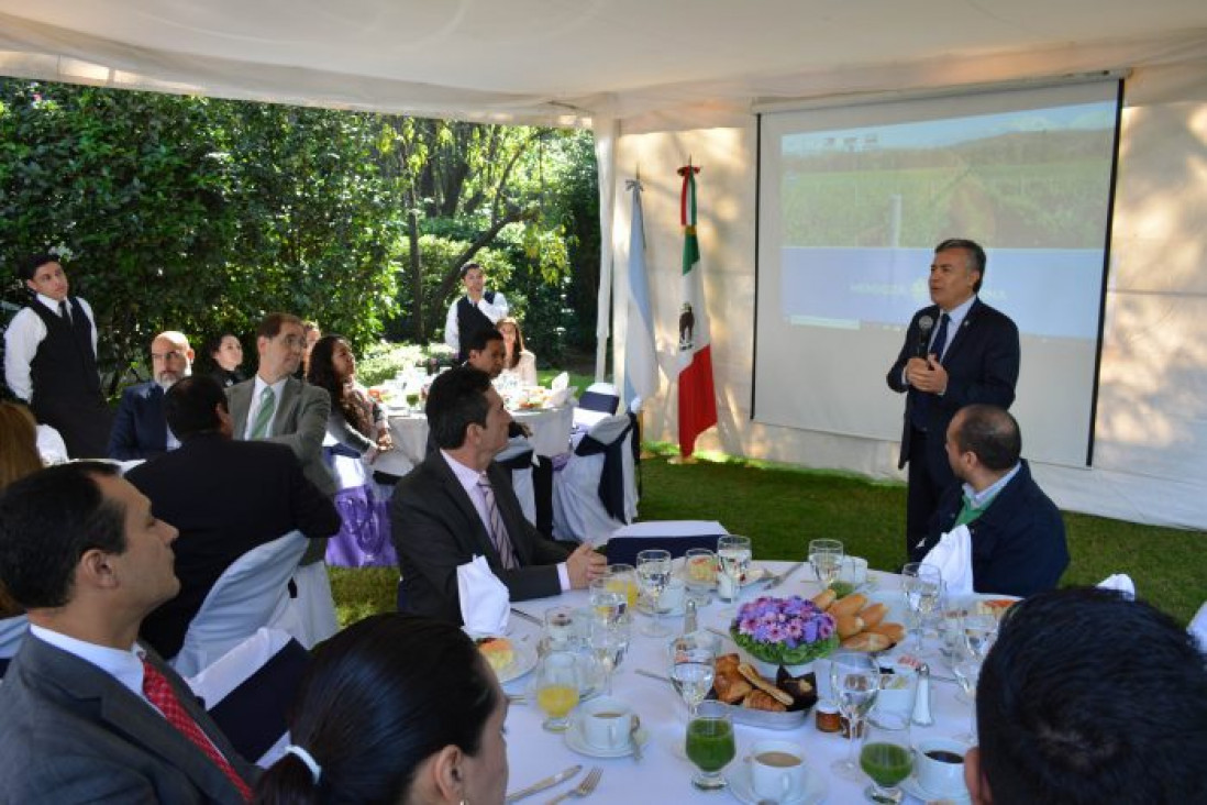 imagen Cornejo promocionó Mendoza en México con el "plus Chile"