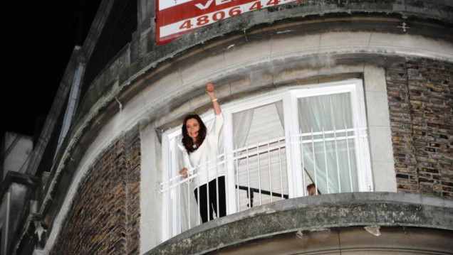 imagen Con condiciones, ahora Cristina pide que allanen su casa