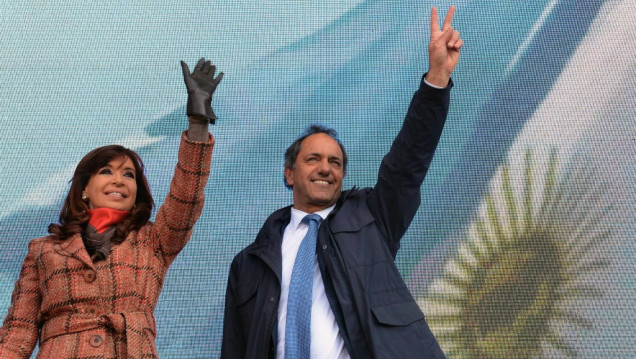 imagen Denunciaron a Cristina y Scioli por violar la veda
