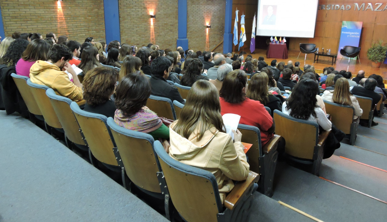 imagen La UMaza abre la semana con cuatro eventos científicos en simultáneo