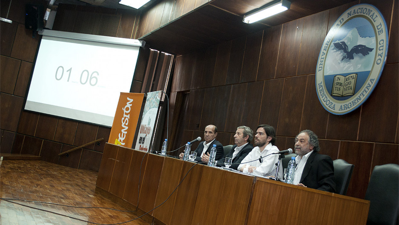 imagen Aborto, marihuana y ley de medios, la puja en el debate de candidatos de la Uncuyo