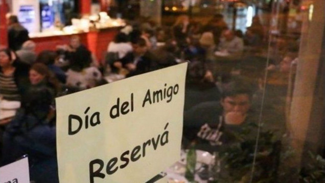 imagen Celebrar la amistad: un invento "argento" inspirado en la llegada del hombre a la Luna y con repercusión mundial