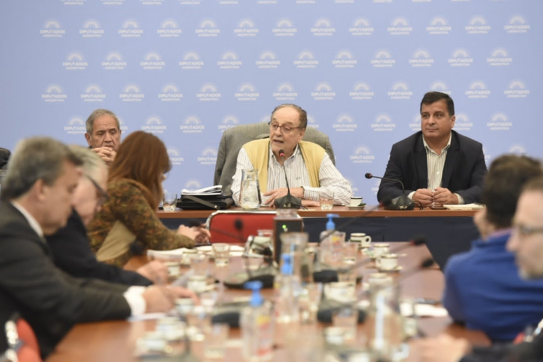 imagen Con modificaciones, el oficialismo consiguió dictamen para tratar el presupuesto 2023 en el Congreso
