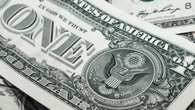 imagen Ola verde: el dólar trepó 18 centavos y quebró por primera vez la barrera de los $ 17