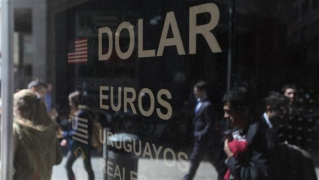 imagen El dólar cotizó debajo de $18, en la última rueda antes de las PASO