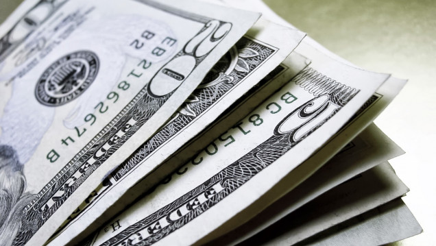 imagen El dólar pasó los $ 16
