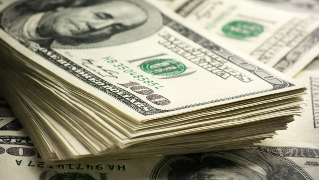 imagen La subasta de 450 millones no logra frenar el dólar