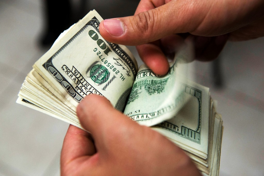 imagen Tras una intervención "sorpresa" del Banco Central, bajó el dólar