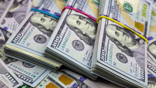 imagen El dólar subió 20 centavos y cerró dentro de la zona de flotación