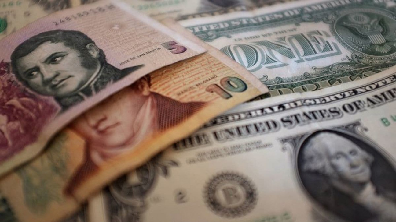 imagen El dólar cerró a $ 17,38 y cortó una racha de nueve ruedas consecutivas en alza