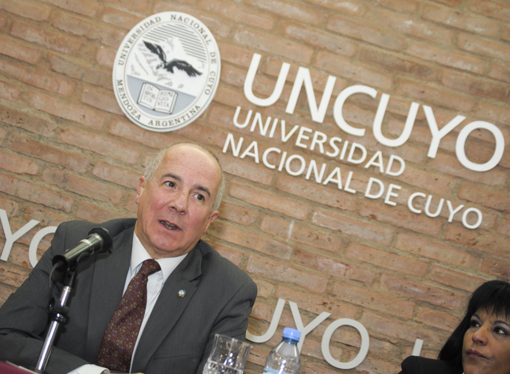 imagen Daniel Filmus: "Hay que pensar en la soberanía académica"