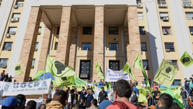 imagen En imágenes: marcha pro fracking a Casa de Gobierno