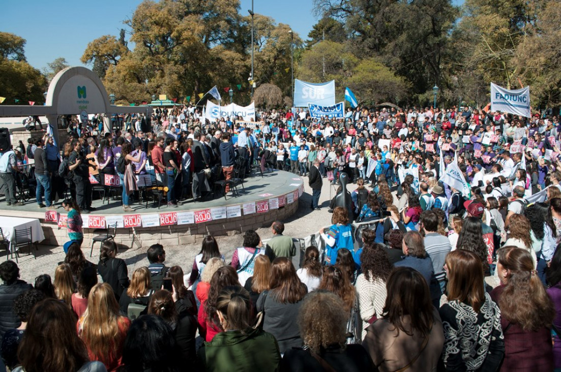 imagen El Consejo Superior de la UNCUYO sesionó en la Plaza Independencia
