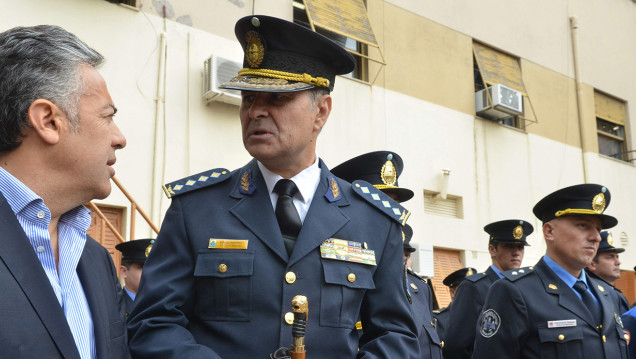 imagen El viejo truco de la interna policial