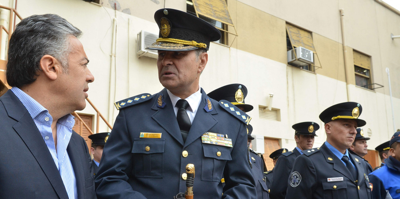 imagen El viejo truco de la interna policial