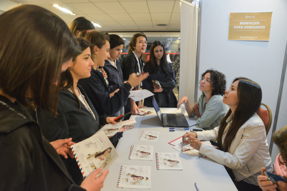 imagen Expo Laboral en fotos, un espacio para la búsqueda de empleo