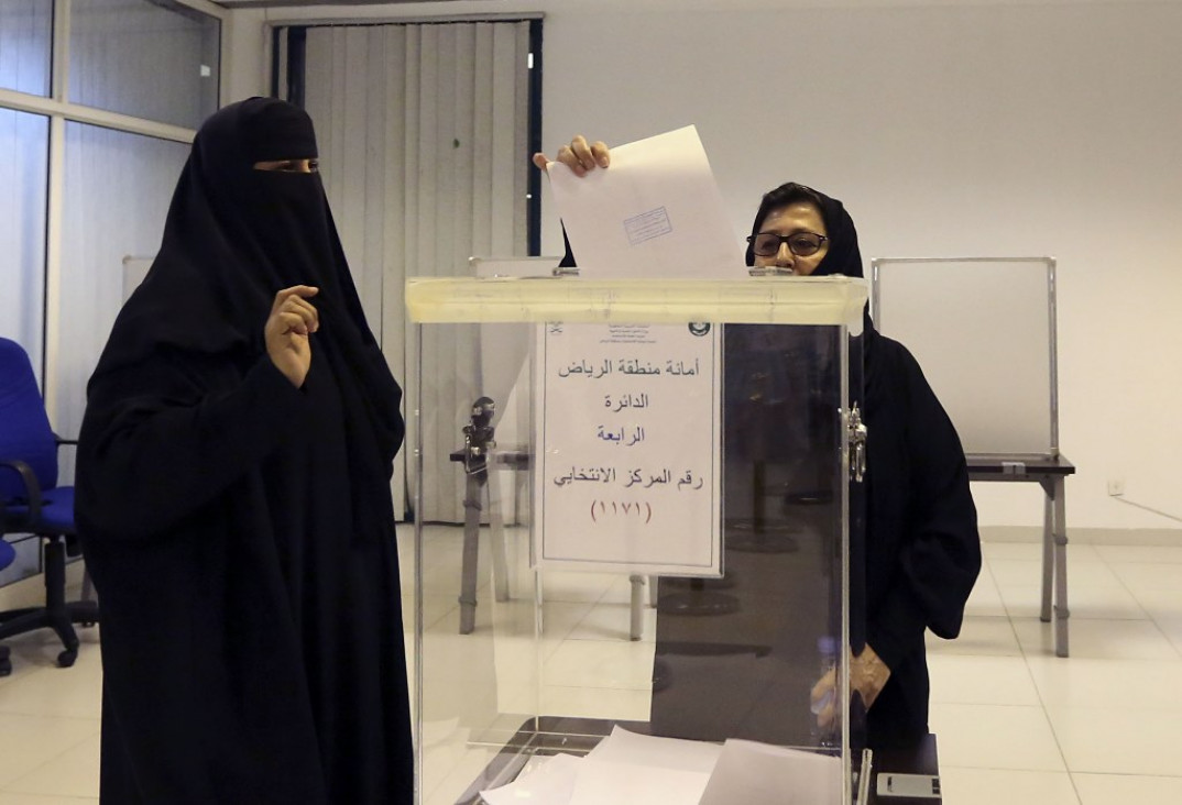 imagen Histórico: 17 mujeres fueron elegidas en los comicios de Arabia Saudita