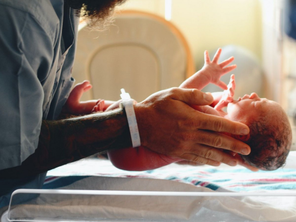 imagen Sin importar el género, las parejas podrán compartir licencia por nacimiento o adopción