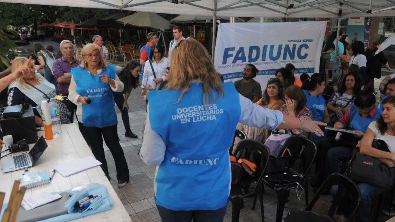 imagen Docentes universitarios de Fadiunc volverán a dar clases
