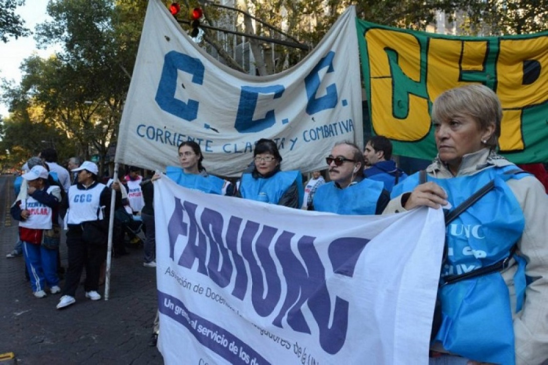 imagen Docentes de la UNCUYO van al paro en reclamo de mejora salarial