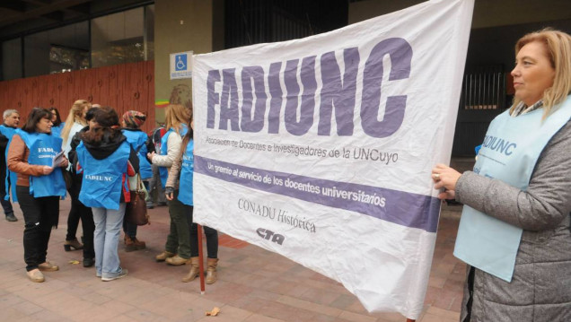 imagen El Consejo aprobó el adelanto a los docentes universitarios
