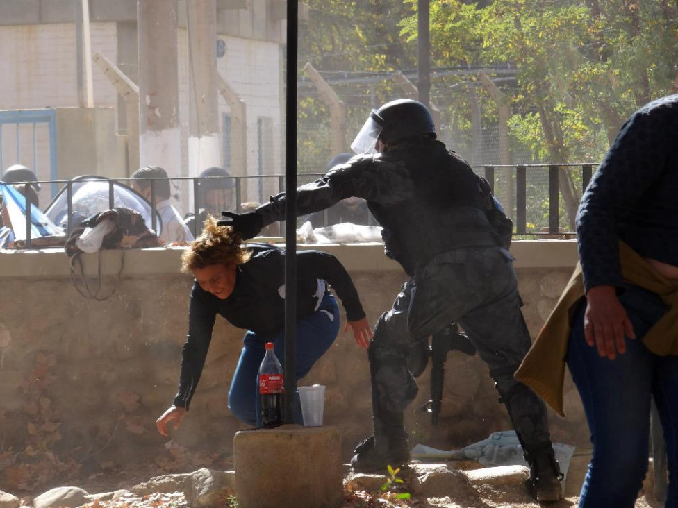 imagen Fuerte represión a activistas antimineros en La Rioja