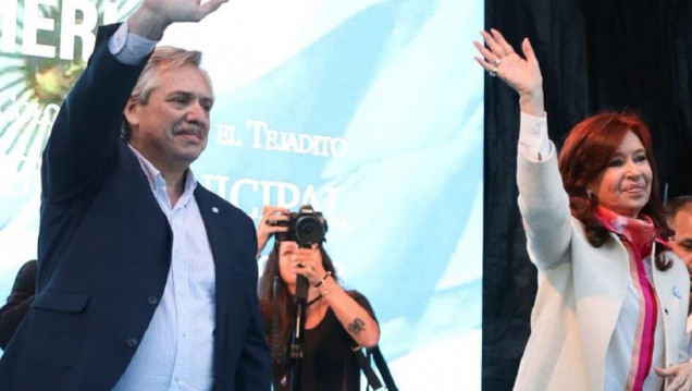 imagen Luego de tres meses, Alberto y Cristina se reencuentran en un acto por los 100 años de YPF