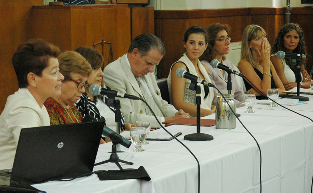 imagen Mujeres que buscan y mujeres que imparten justicia