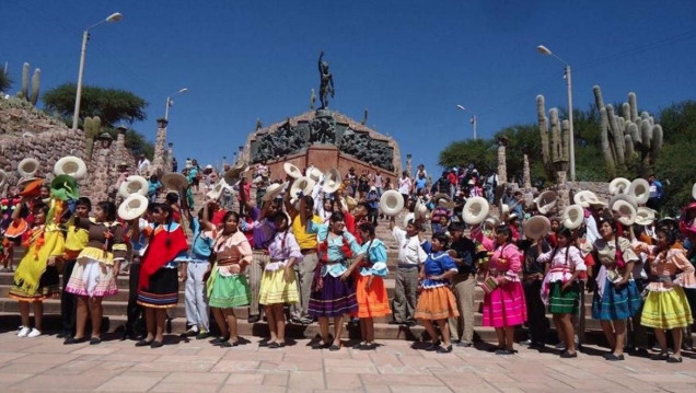 imagen Febrero llega a puro baile y música, entre carnavales y festivales de mitad de verano