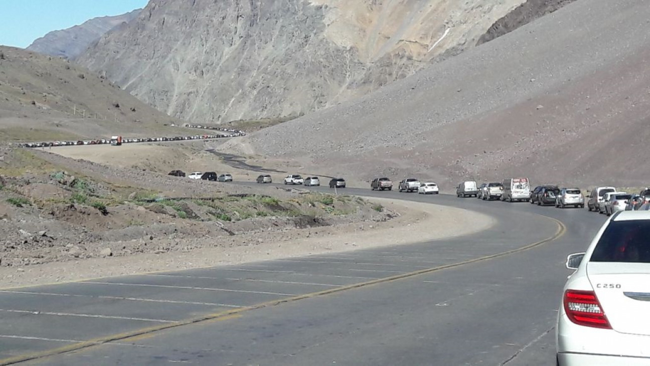 imagen Largas demoras para pasar a Chile