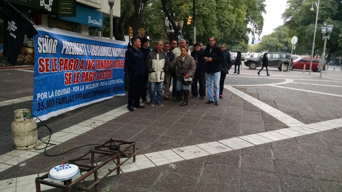 imagen Exypefianos marcharon otra vez a la Legislatura