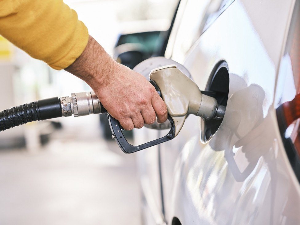 imagen Combustibles: YPF aumentó 6% las naftas y el gasoil