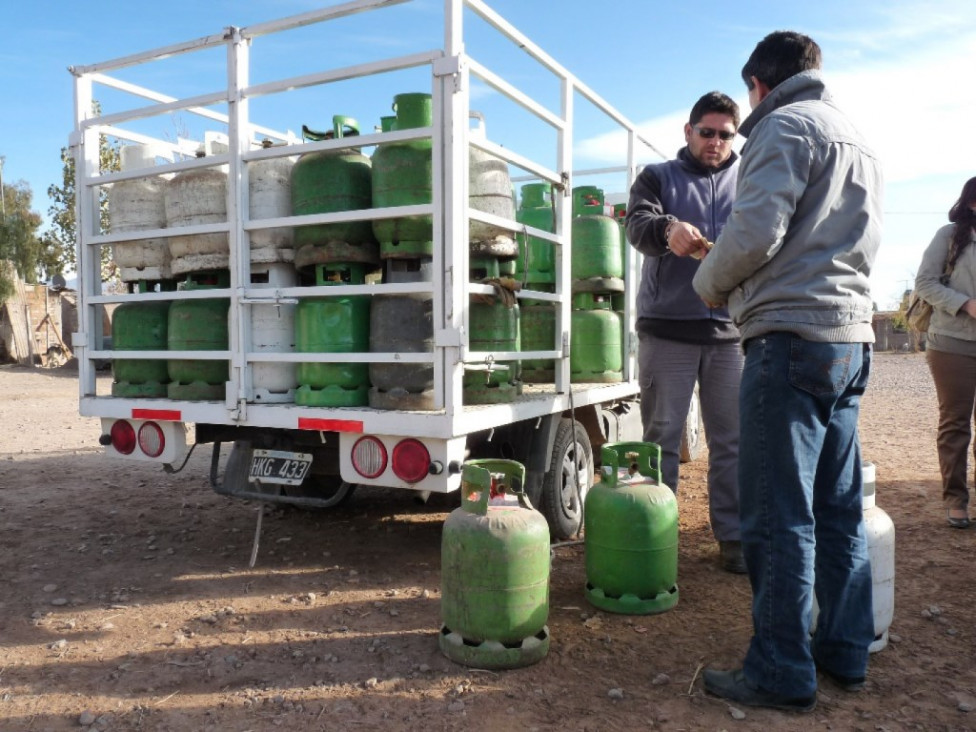 imagen En Mendoza, la garrafa cuesta el 50 % más que lo fijado por la Nación