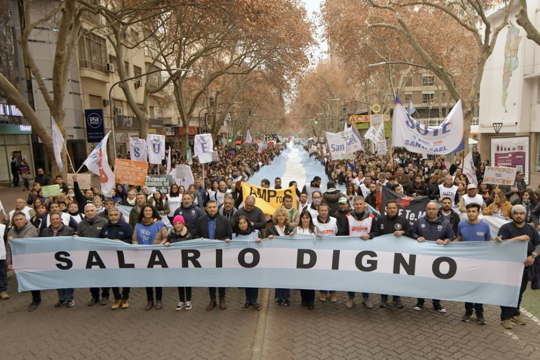 imagen Segundo día de protesta en Mendoza con alto acatamiento en escuelas y hospitales