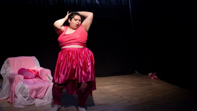 imagen "Grandiosa y diversa", un unipersonal que invita a conocer cómo vive una mujer trans