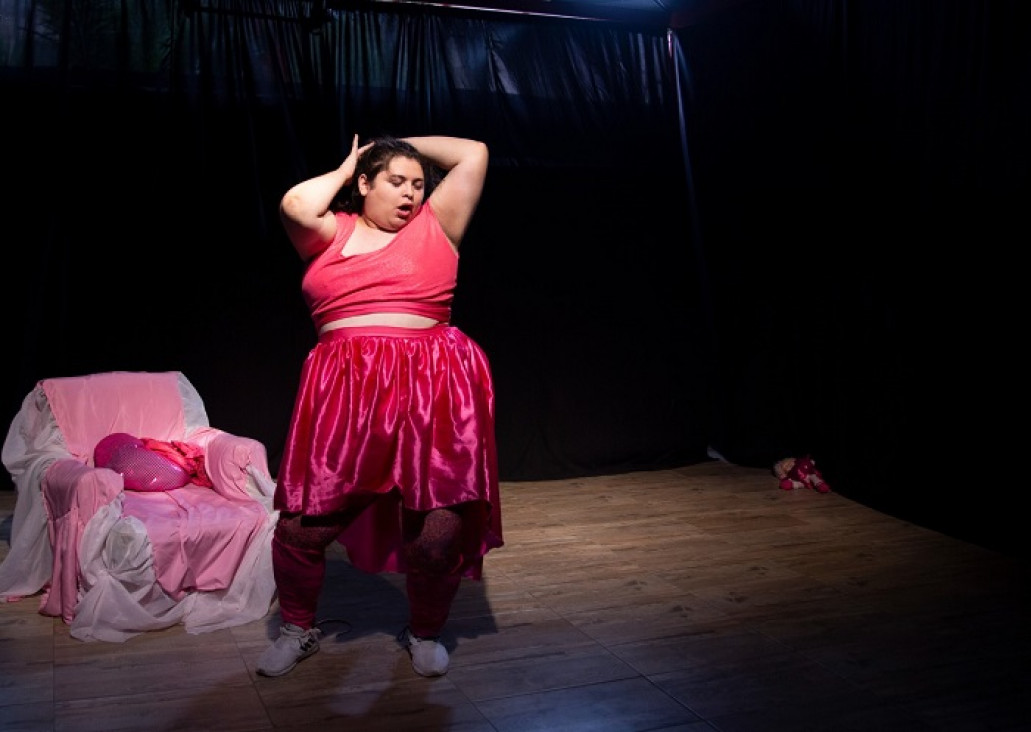imagen "Grandiosa y diversa", un unipersonal que invita a conocer cómo vive una mujer trans