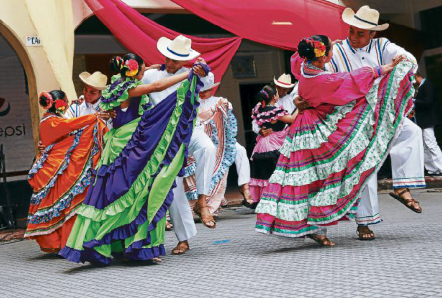 imagen Día Mundial del Folklore: mirá las danzas latinas más importantes