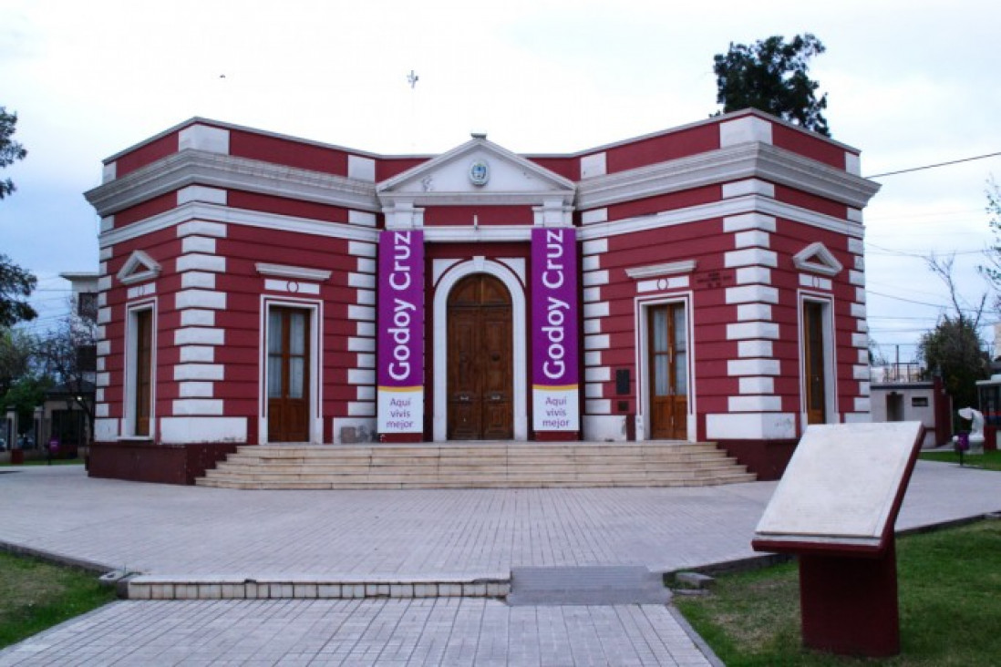 imagen El edificio más viejo de Mendoza ya tiene bótox