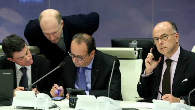 imagen Hollande despliega a los militares y cierra fronteras