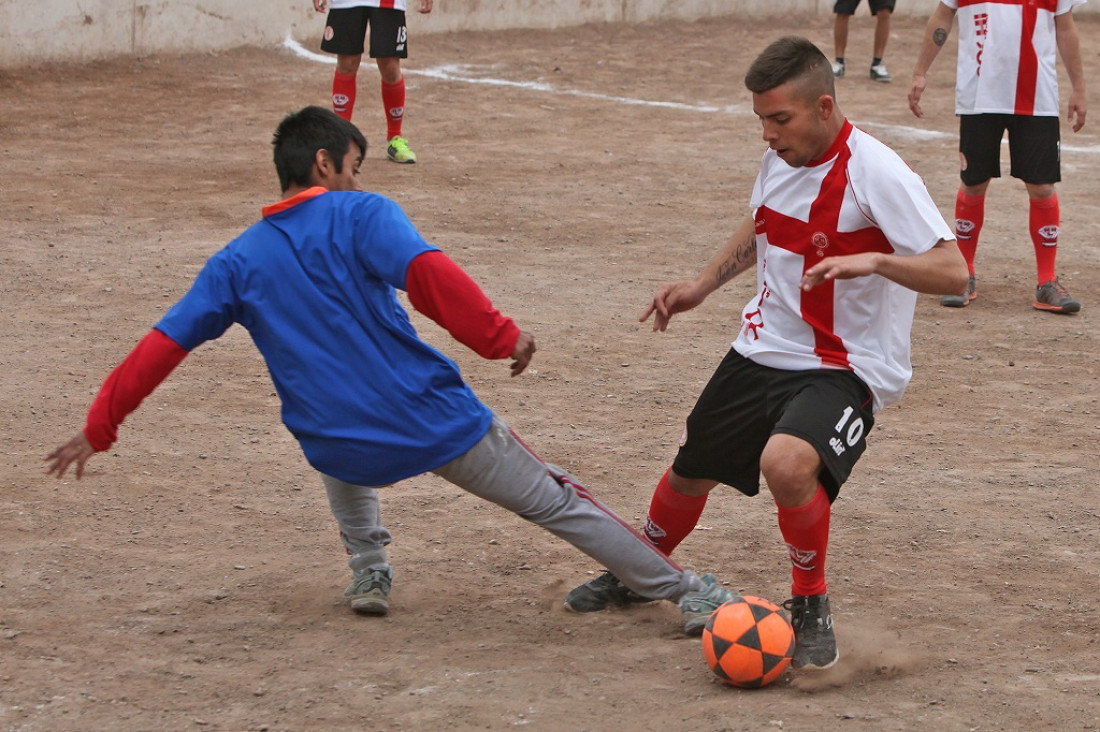imagen El "Bichi" Fuertes debutó como DT de Huracán en el penal de San Felipe