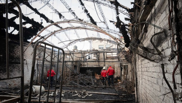 imagen El fuego destruyó la Enkosala y piden colaboración para reconstruir el teatro 