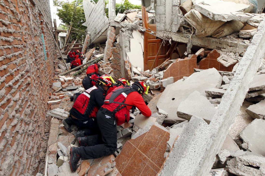 imagen Hallan otro cuerpo entre los escombros y son 291 las víctimas por el sismo