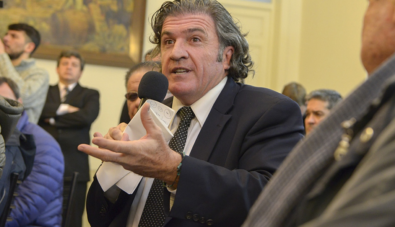 imagen A lo House of Cards: Maratónico cierre de campaña de Ramón por Facebook Live